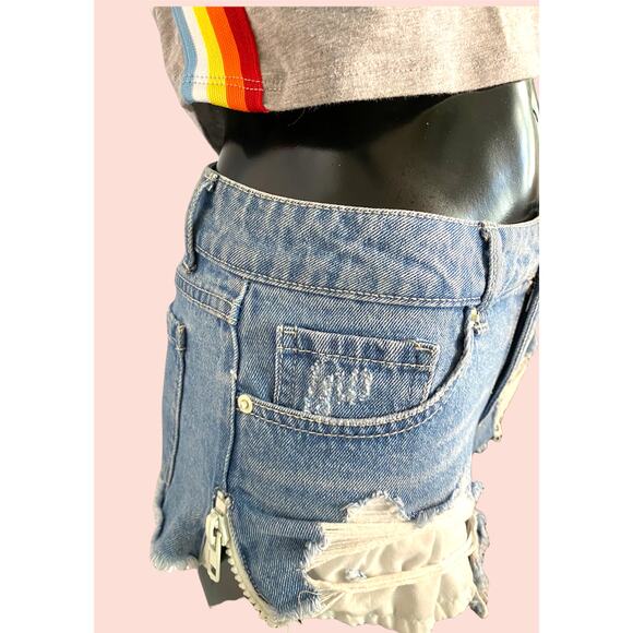 Forever 21 Distressed Zipper Shorts - Picture 3 of 3